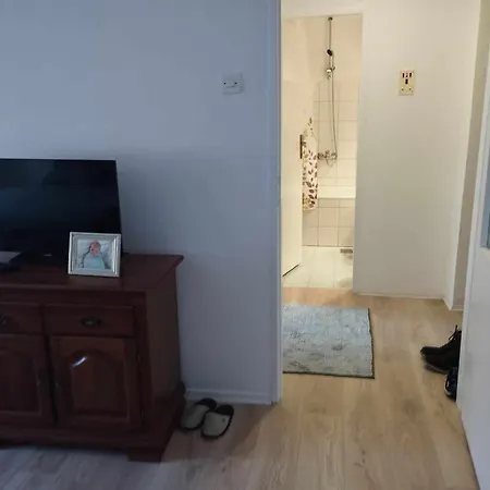 Iris Apartment *